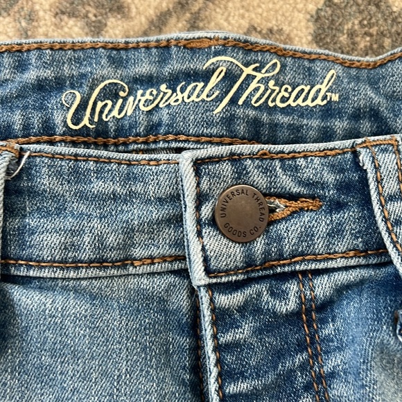 Universal Threads Distressed Skinny Jeans - Picture 4 of 6